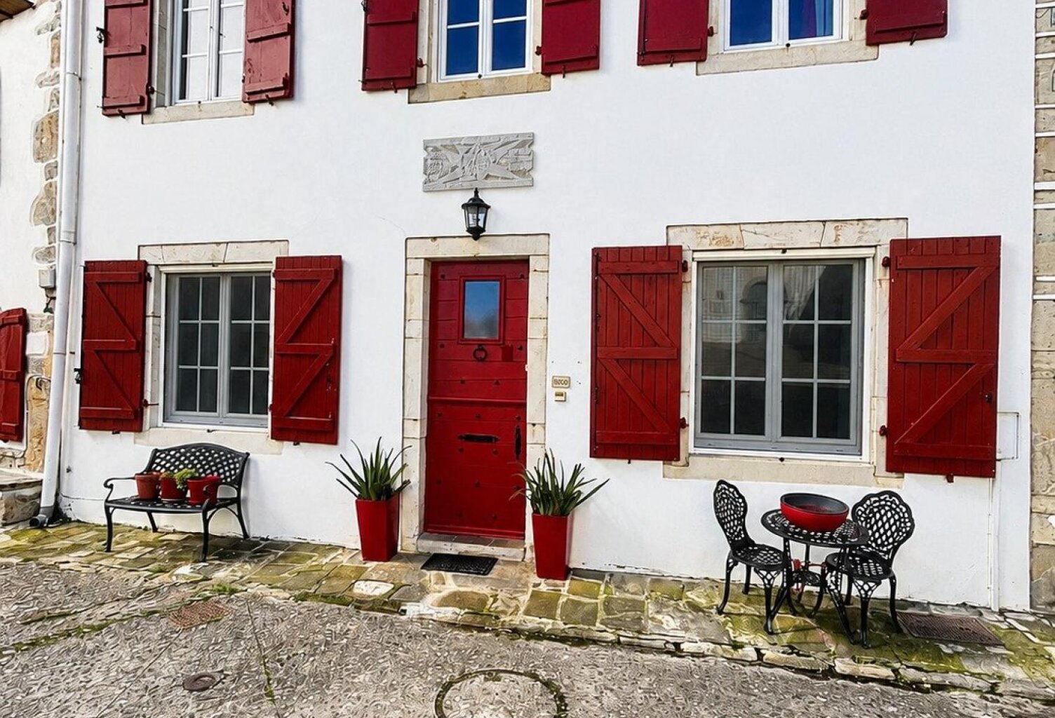 Découvrez cette superbe maison entièrement rénovée, prête à accueillir votre nouveau projet de vie. — photo 1