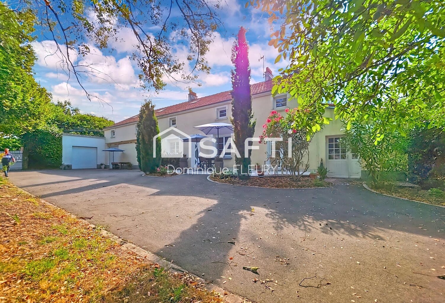 Maison de 250m², 8 pièces sur 5300m² de terrain. — photo 1