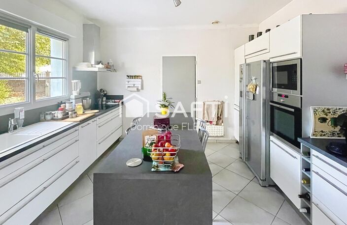 Maison de 250m², 8 pièces sur 5300m² de terrain. — photo 3