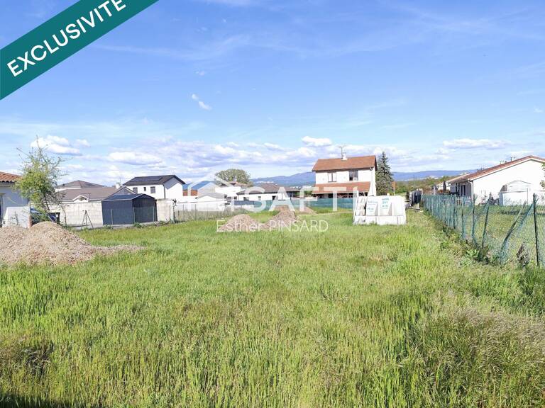 Terrain constructible de 907 m² (1838 m² possibles) — photo 1