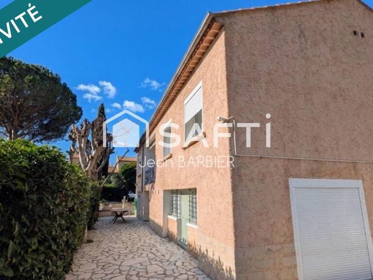 EN EXCLUSIVITÉ, a Toulon Ouest, secteur des Routes, sur une parcelle de terrain d'environ 700m², maison traditionnelle élevée d'un étage de 110 m² habitables et rez de jardin avec cuisine d'été, double garage, atelier et piscine. — photo 1