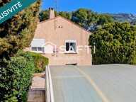 EN EXCLUSIVITÉ, a Toulon Ouest, secteur des Routes, sur une parcelle de terrain d'environ 700m², maison traditionnelle élevée d'un étage de 110 m² habitables et rez de jardin avec cuisine d'été, double garage, atelier et piscine. — photo 2