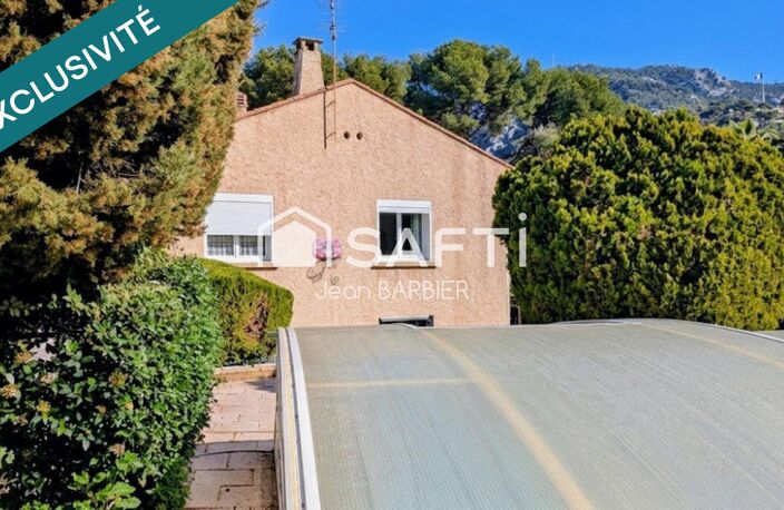 EN EXCLUSIVITÉ, a Toulon Ouest, secteur des Routes, sur une parcelle de terrain d'environ 700m², maison traditionnelle élevée d'un étage de 110 m² habitables et rez de jardin avec cuisine d'été, double garage, atelier et piscine. — photo 2