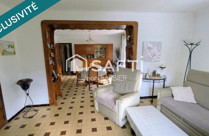 EN EXCLUSIVITÉ, a Toulon Ouest, secteur des Routes, sur une parcelle de terrain d'environ 700m², maison traditionnelle élevée d'un étage de 110 m² habitables et rez de jardin avec cuisine d'été, double garage, atelier et piscine. — photo 4