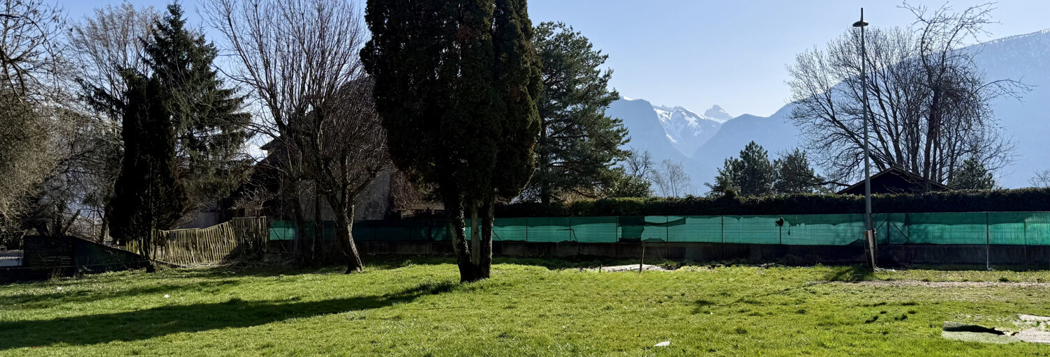 Terrain  808 m² à vendre à Thyez (74300)