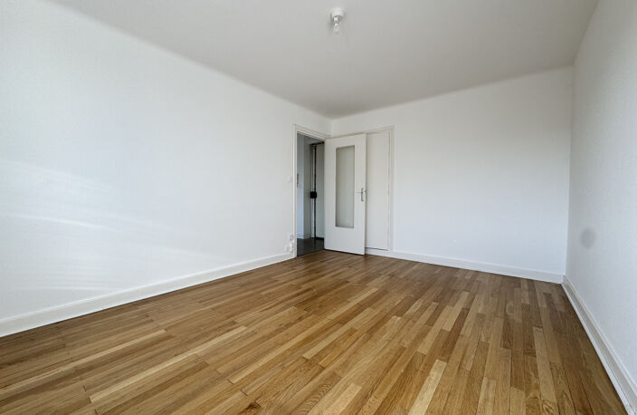 Appartement de type 2 avec cave et parking en plein centre — photo 4