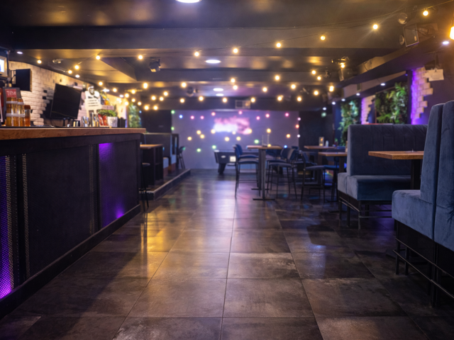 REMISE A LA VENTE    FONDS DE COMMERCE BAR E-SPORT   180m2 — photo du bien