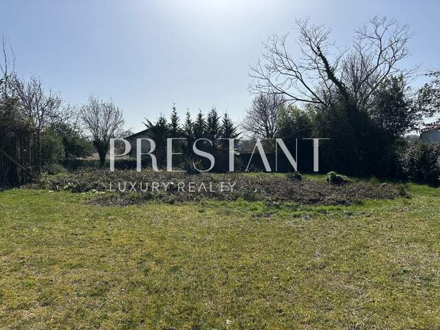Terrain constructible — photo du bien