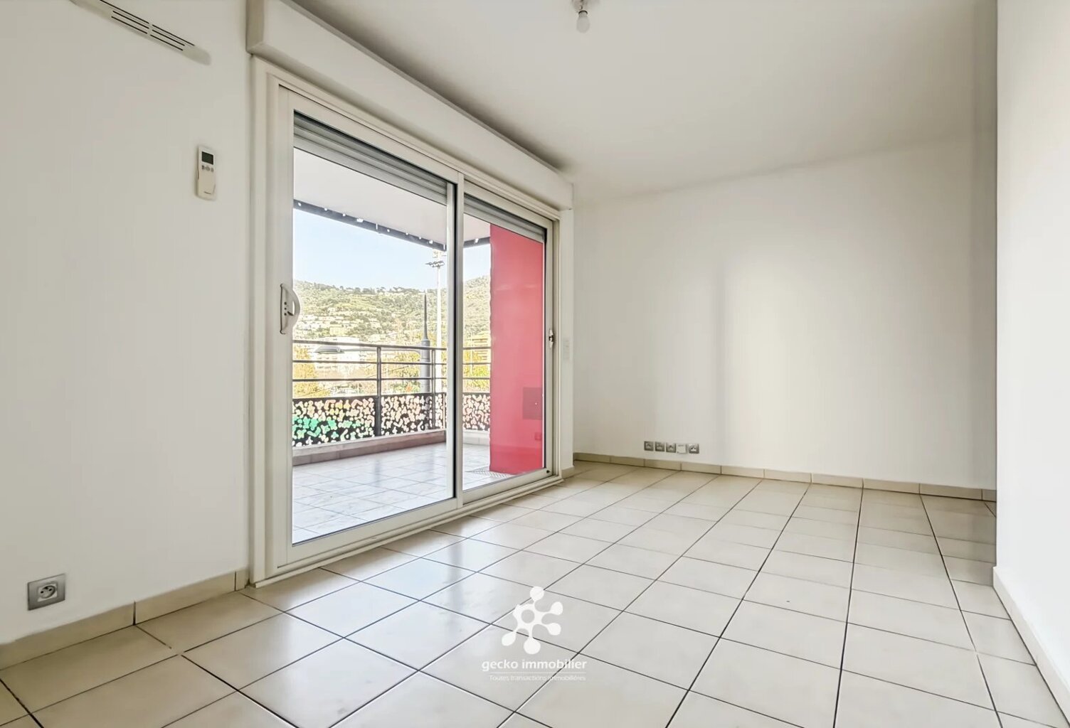 NICE - VAUBAN - 2 P - TERRASSE - RESIDENCE RECENTE — photo 1