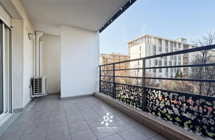 NICE - VAUBAN - 2 P - TERRASSE - RESIDENCE RECENTE — photo 2
