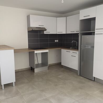 Appartement 3 pièces 828 €
