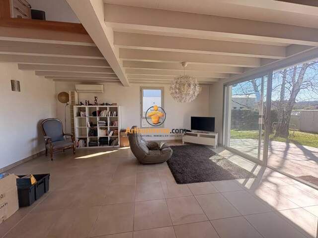Belle maison familiale de 163,1 m² avec 3 garages — photo du bien