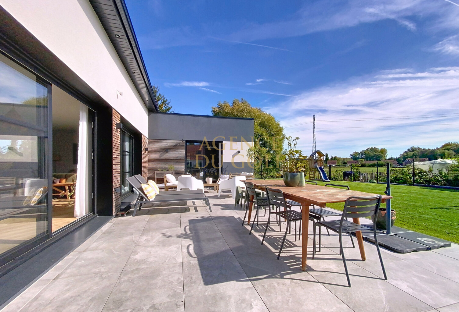 VILLA DE 2023 COUP DE COEUR 4 CHAMBRES GARAGE JARDIN ENTRE L — photo 1