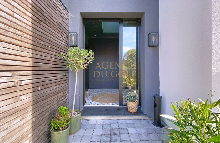VILLA DE 2023 COUP DE COEUR 4 CHAMBRES GARAGE JARDIN ENTRE L — photo 4