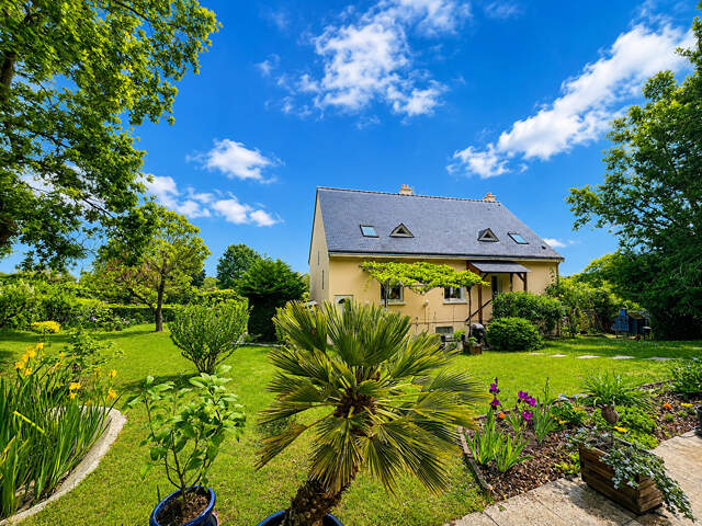 Maison ligérienne jardin bucolique, piscine. — photo du bien