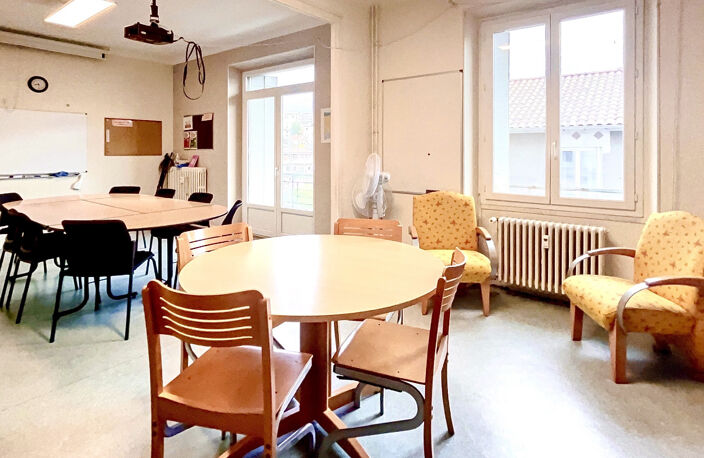 Aubenas centre   238 m2 à 735 EUR/m2   division possible - peu — photo 3