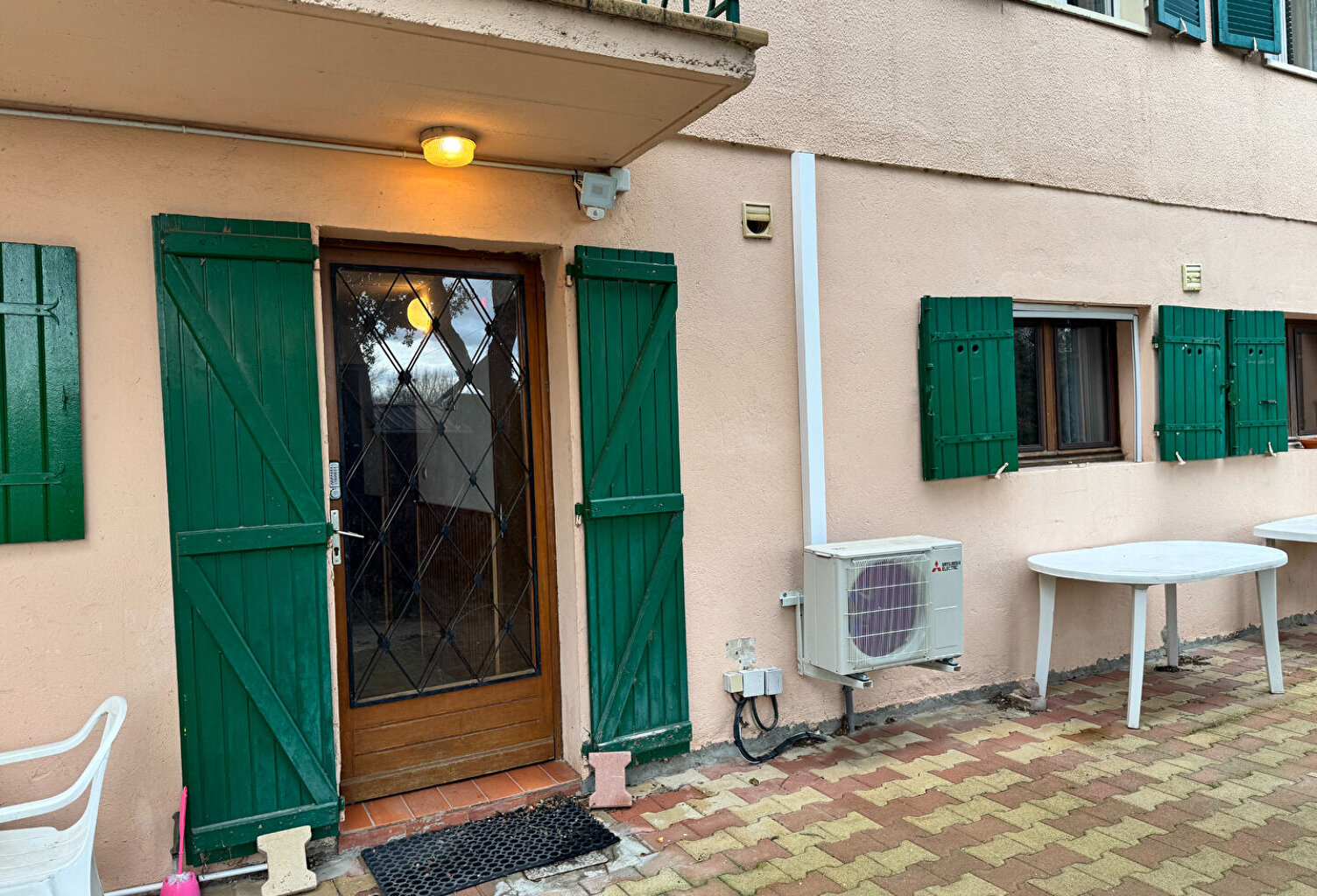 Studio meublé climatisé avec terrasse, parking et toutes charges comprises — photo 1