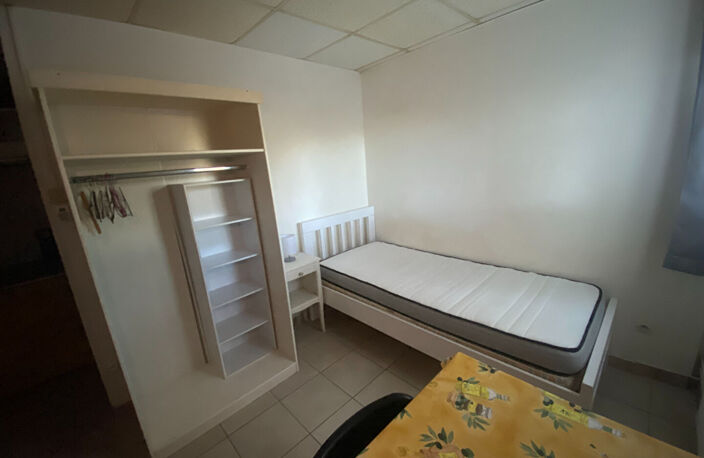 Studio meublé climatisé avec terrasse, parking et toutes charges comprises — photo 2