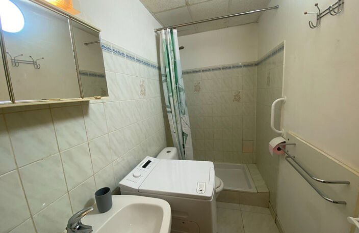 Studio meublé climatisé avec terrasse, parking et toutes charges comprises — photo 4