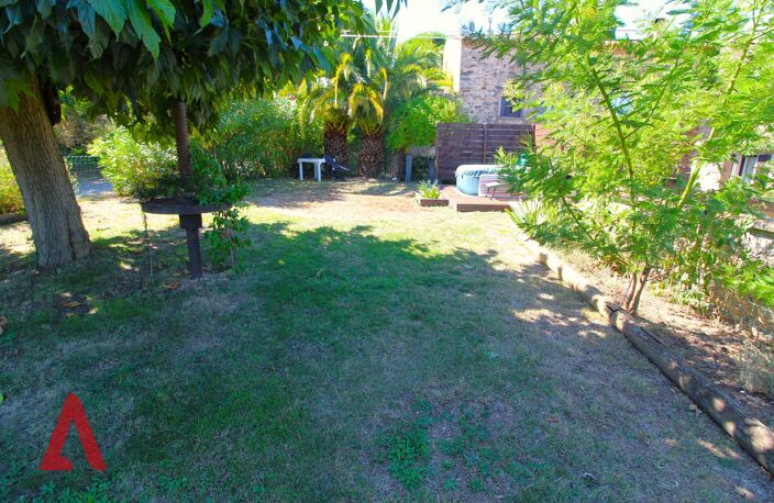 Fos  Un paradis de nature et de sérénité : Charmante maison en pierre 96 m²  3 chambres I Jardin avec vue dégagée I Terrasse I Cour I Garage & parkings  228 000  — photo 4