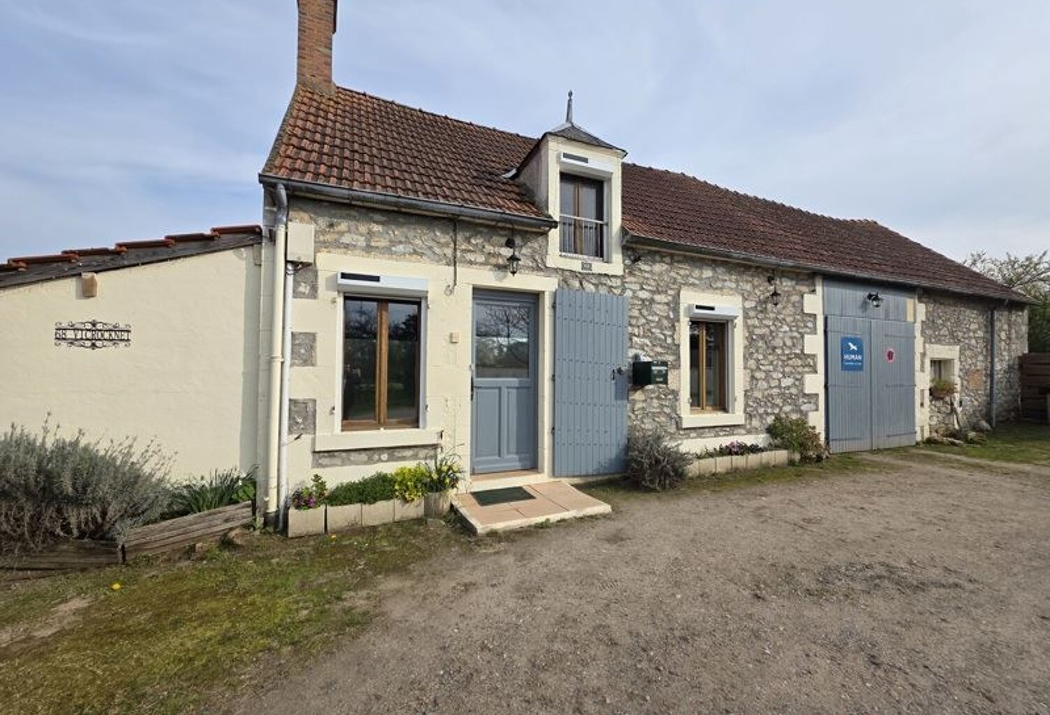 Maison en pierre de 3 pièces principales — photo 1