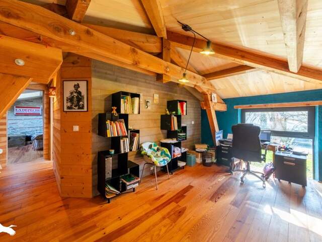 Maison en pierre de 5 pièces principales — photo du bien