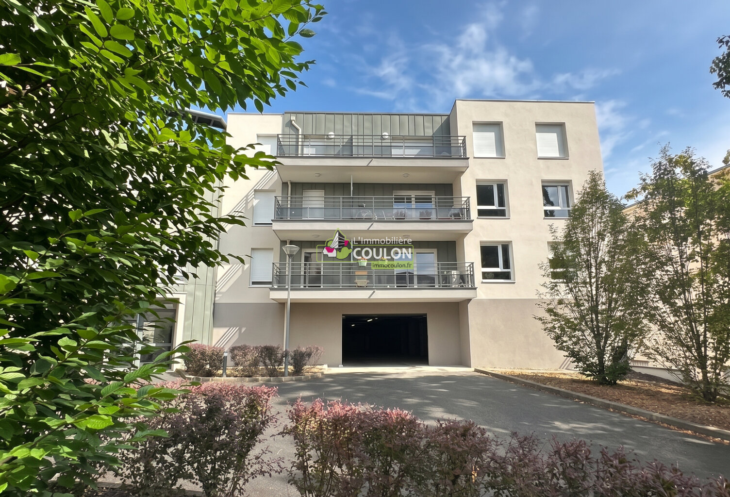 DU NEUF DERRIÈRE LE CARREFOUR EUROPE — photo 1