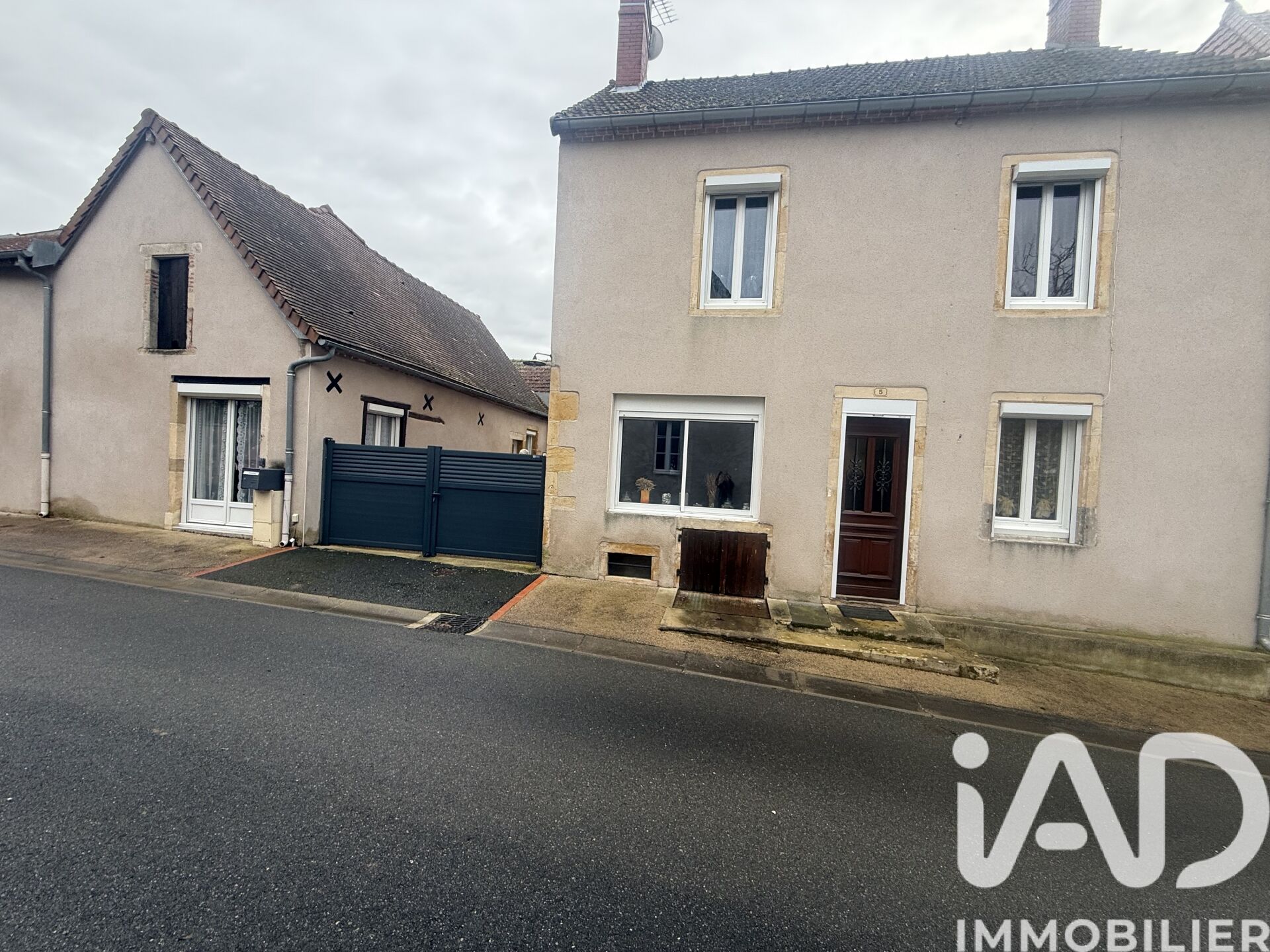 Paray-Le-Fresil - 210m² - 5p. - 4ch.