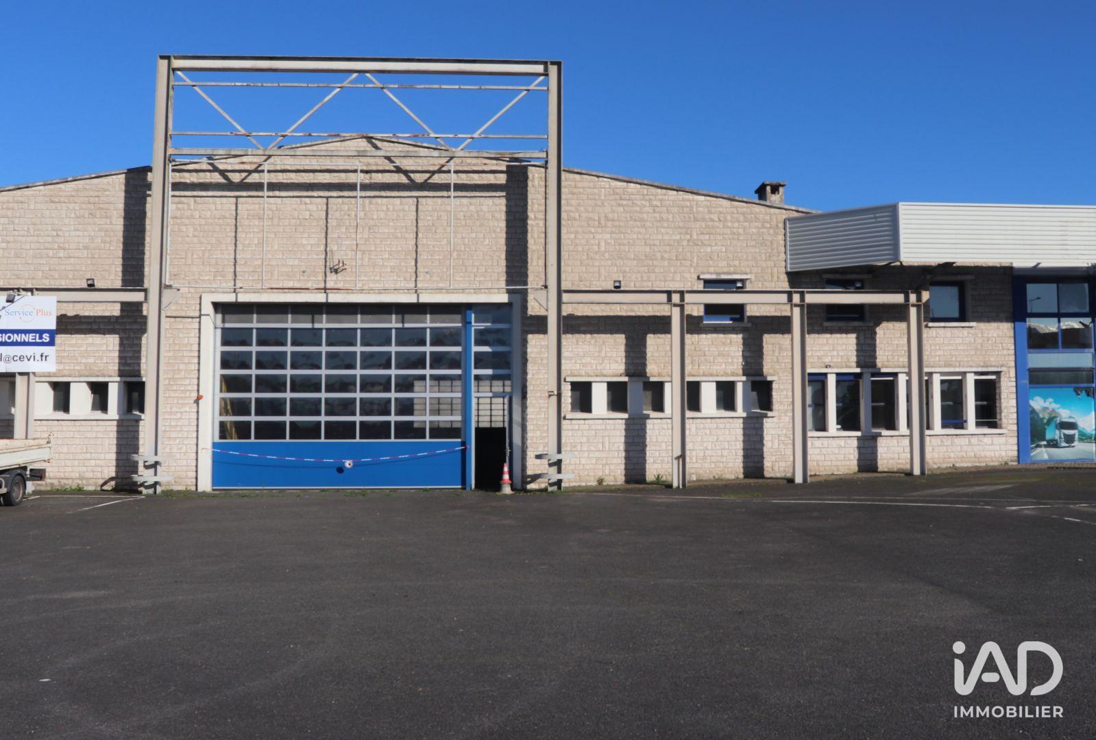 Chambray-Les-Tours - 3283m² - 5p.