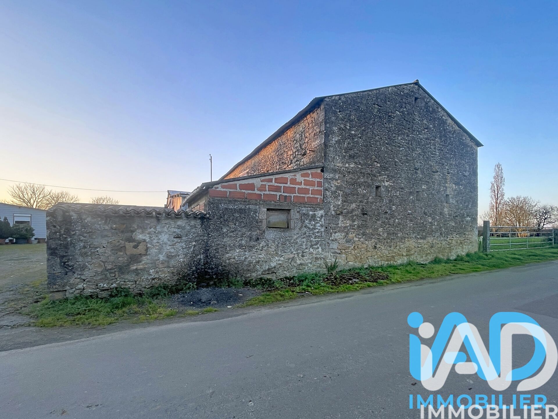 St-Maixent-De-Beugne - 100m² - 1p.