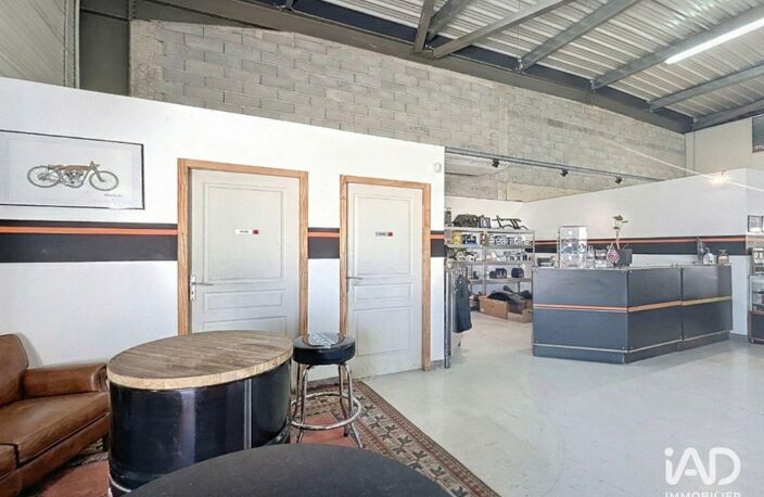 Location Local d'activités 245 m&sup2; — photo 2