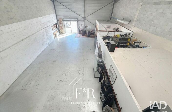 Location Local d'activités 245 m&sup2; — photo 3