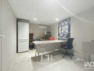 Location Local d'activités 245 m&sup2; — photo 4