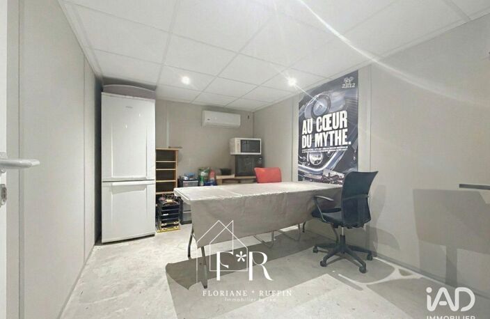 Location Local d'activités 245 m&sup2; — photo 4