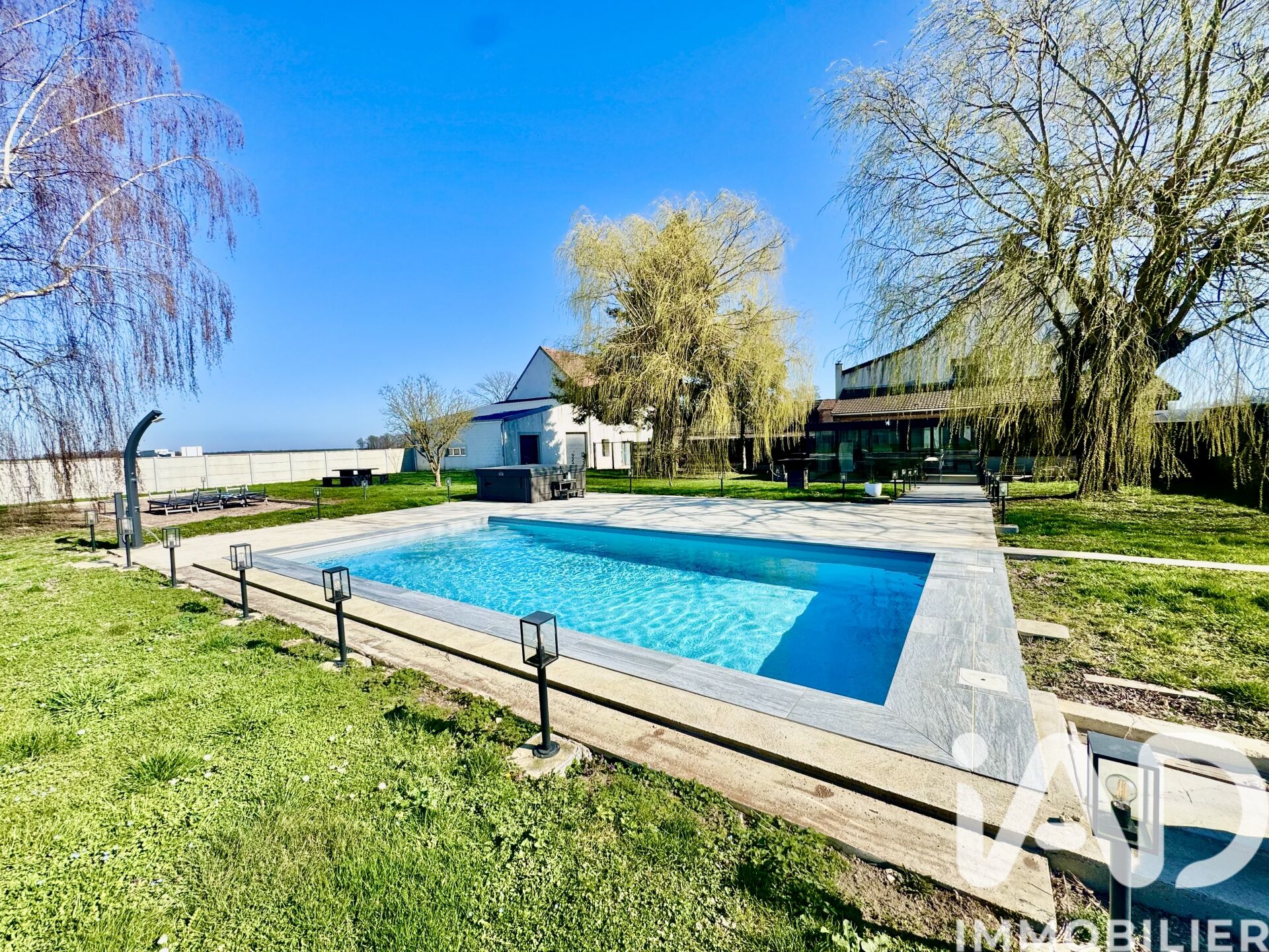 Montmort-Lucy - 340m² - 7p. - 4ch.