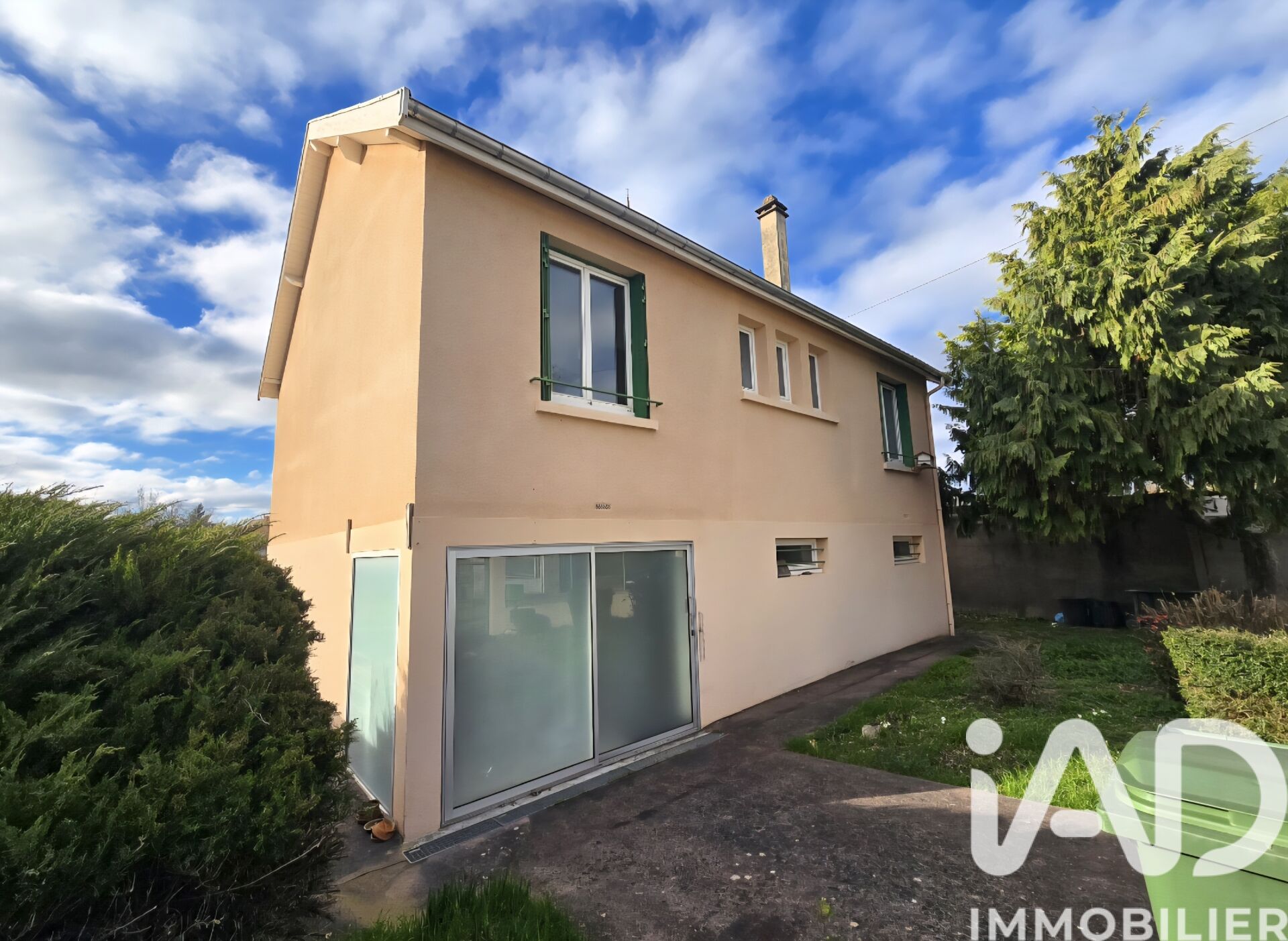 St-Julien-Les-Villas - 81m² - 5p. - 3ch.