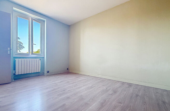 APPARTEMENT ST JEAN DE BOURNAY - T2 de 50 m2 — photo 3