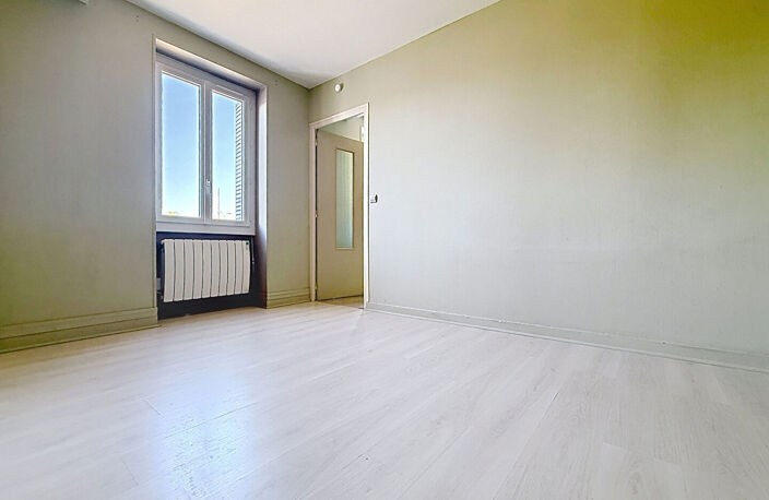 APPARTEMENT ST JEAN DE BOURNAY - T2 de 50 m2 — photo 4