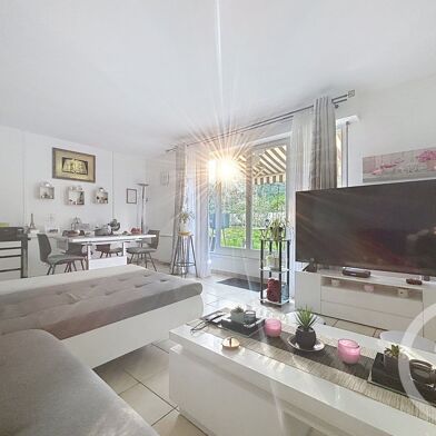 Appartement 3 pièces 327600 €