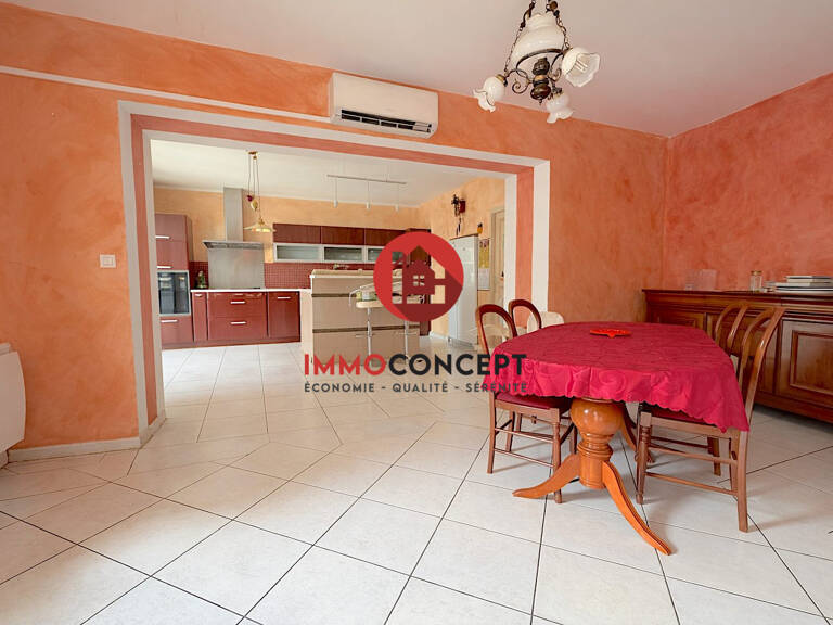 Maison de village, terrasses et garages — photo 1