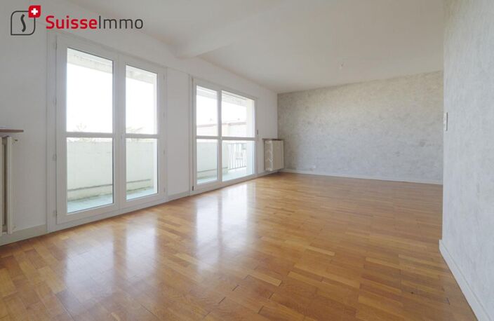 Appartement  4 pièces 70.4 m2 - 2 balcons - Vue Château et pré-la-Rose — photo 2