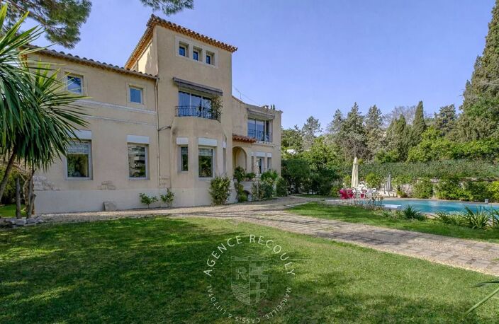 MAISON DE MAITRE AVEC JARDIN ET PISCINE- CARRE D'OR 13008 MARSEI — photo 2