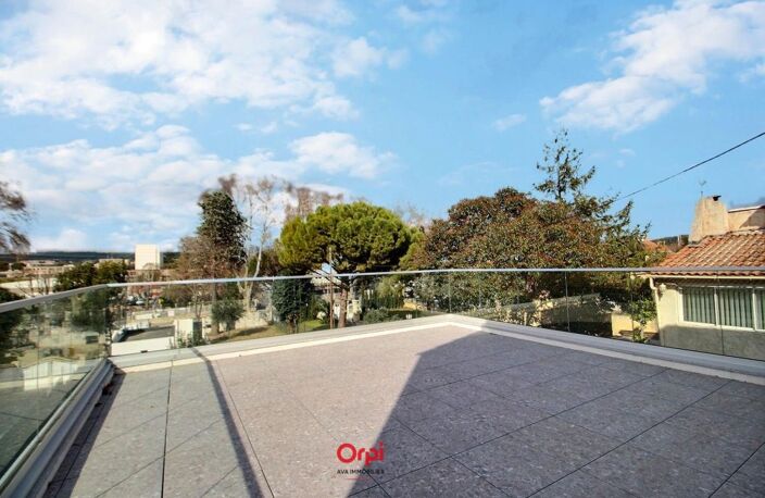 EXCLUSIVITÉ – MARSEILLE 11ᵉ – SUPERBE HAUT DE MAISON T4 RÉNOVÉ AVEC TERRASSES – MAISON CONNECTÉE — photo 5