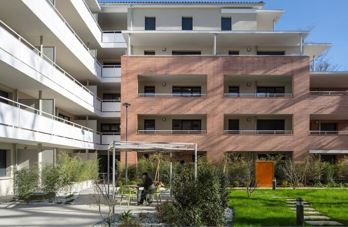 TERRASSE - PARKING - RESIDENCE SENIORS - COEUR DE CASTANET TOLOSAN — photo 2