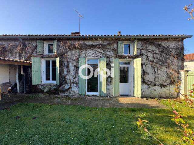 BREUILLET - ENSEMBLE IMMOBILIER - PLEIN CENTRE — photo du bien