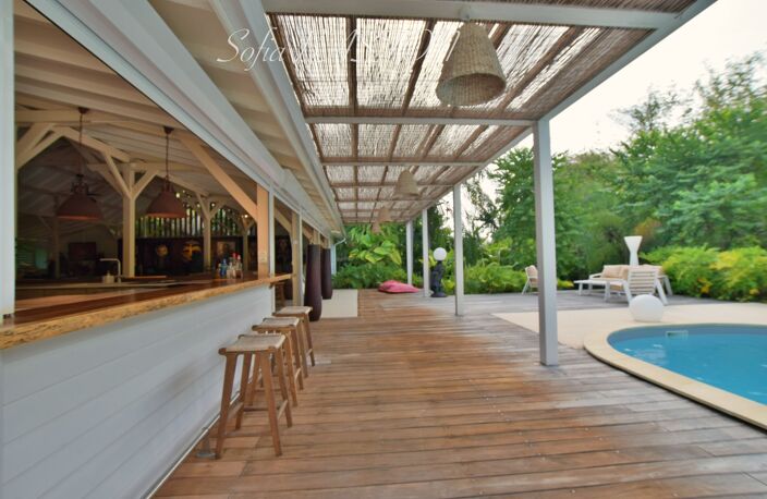 Superbe villa de 345 m² habitables avec piscine et annexes - terrain plat de 2 207 m², à vendre 5/6 pièces LE DIAMANT (972) — photo 4