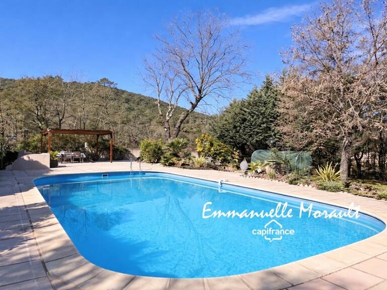 Villa de plain-pied avec piscine à BAGNOLS EN FORET (83) — photo 1