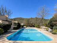 Villa de plain-pied avec piscine à BAGNOLS EN FORET (83) — photo 2