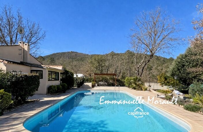 Villa de plain-pied avec piscine à BAGNOLS EN FORET (83) — photo 2