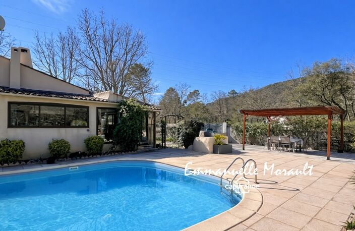 Villa de plain-pied avec piscine à BAGNOLS EN FORET (83) — photo 3